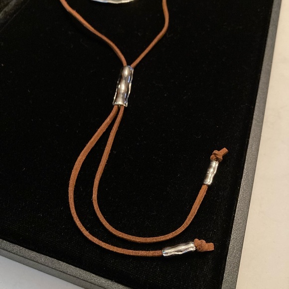 TOCARA. GISELLE. Suede & Stainless Steel Drop Choker with StSt Bars - Picture 2 of 6